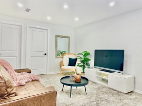 Chic 2Br Basement Haven for Families - Fast Wi-Fi